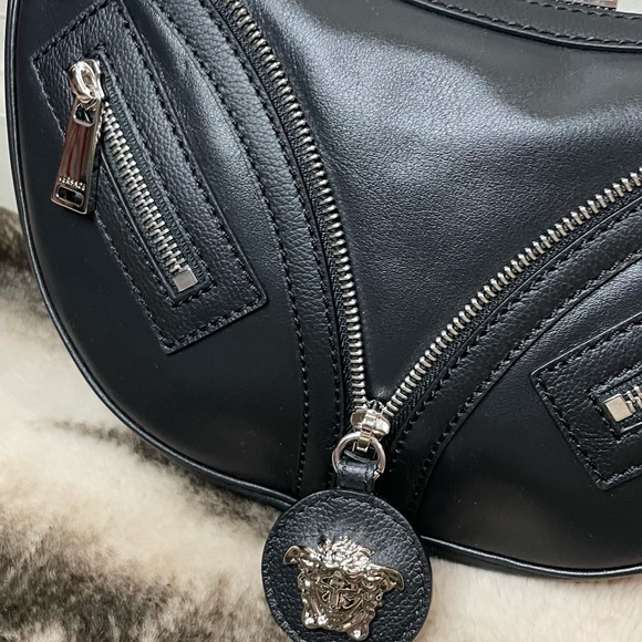 VERSACE
MEDUSA HOBO BAG - Picture 3 of 5